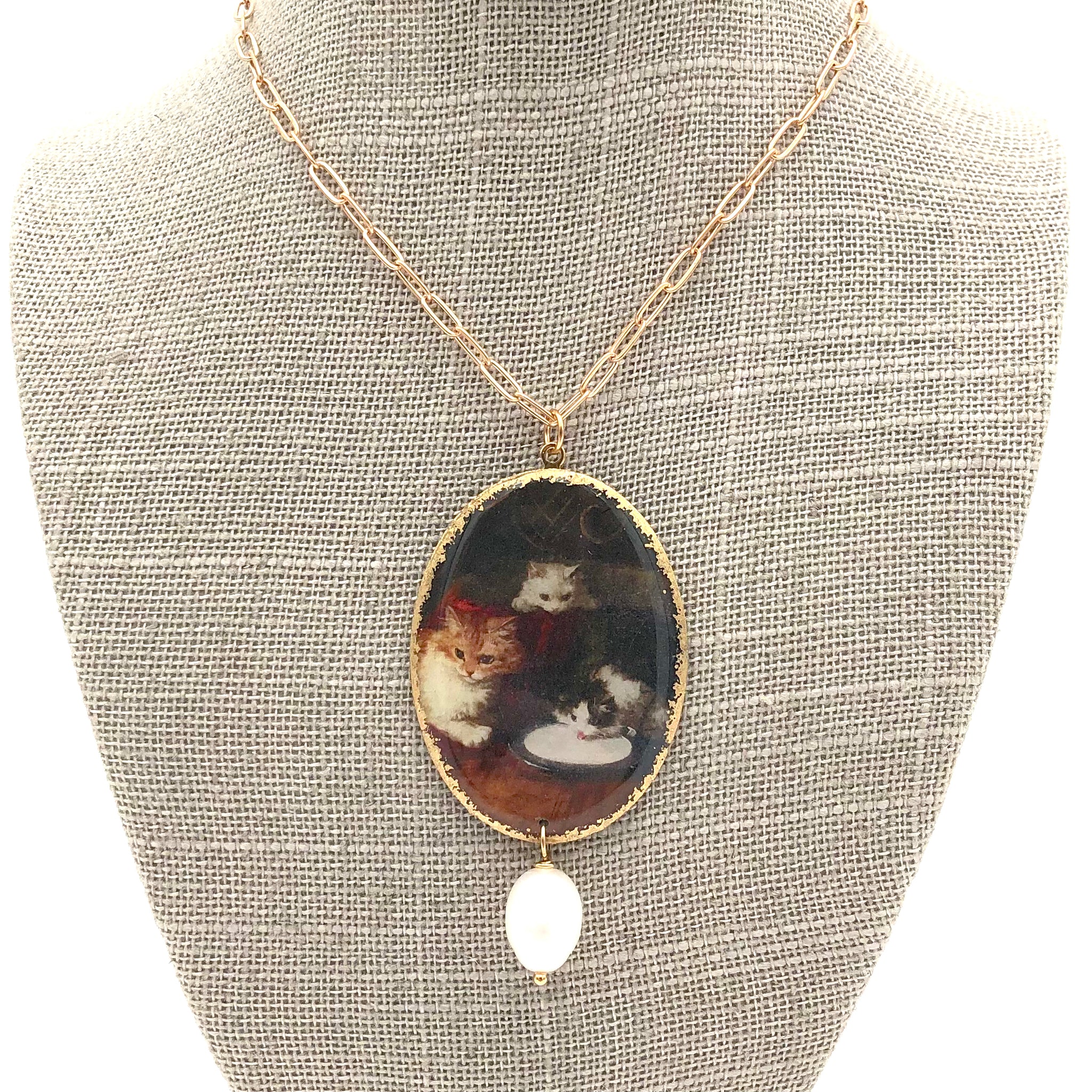 Folkloric Jewelry - Necklace - Cameo Pendant (Cats with Pearl)