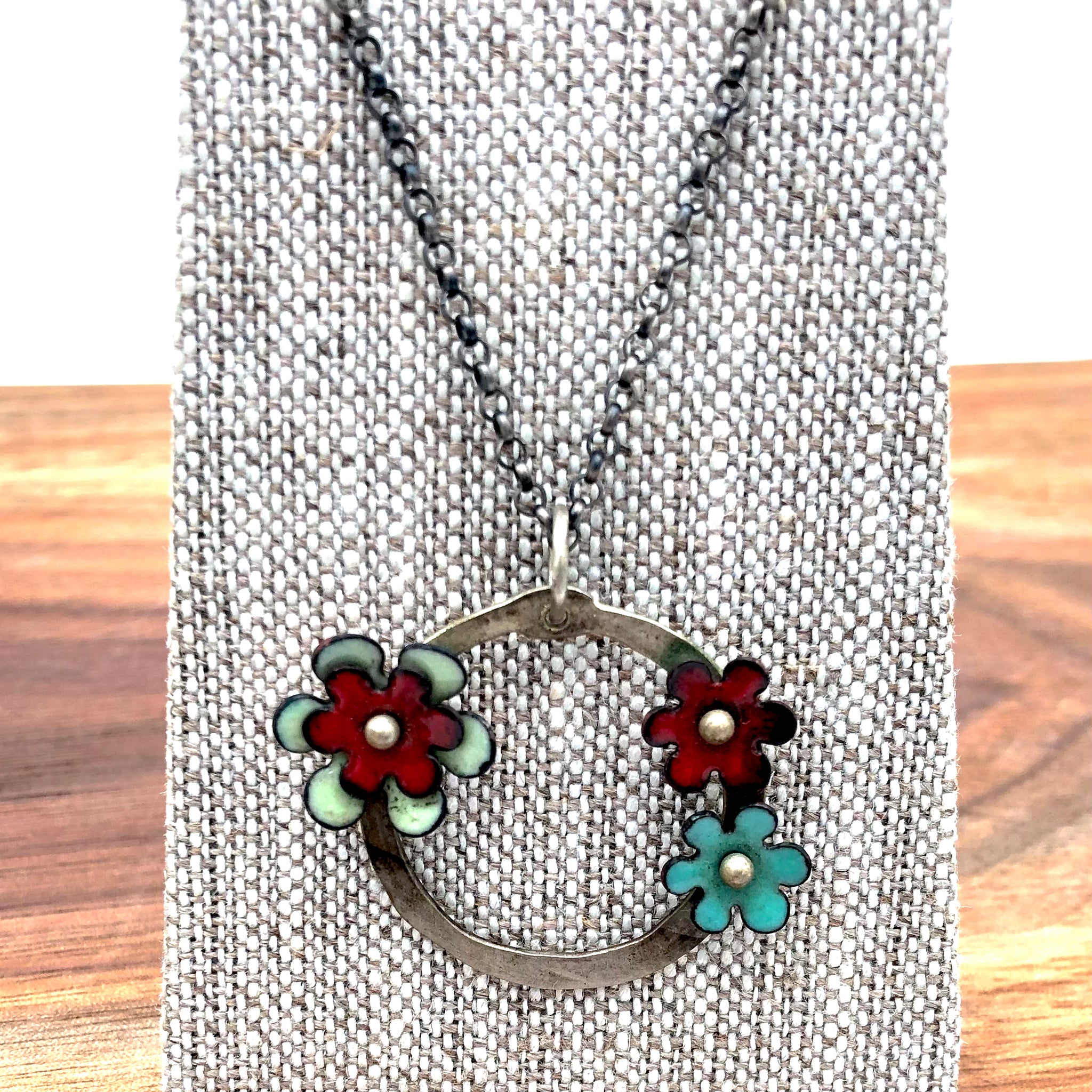 Denbow - Little Flower Pendant Necklace - circle