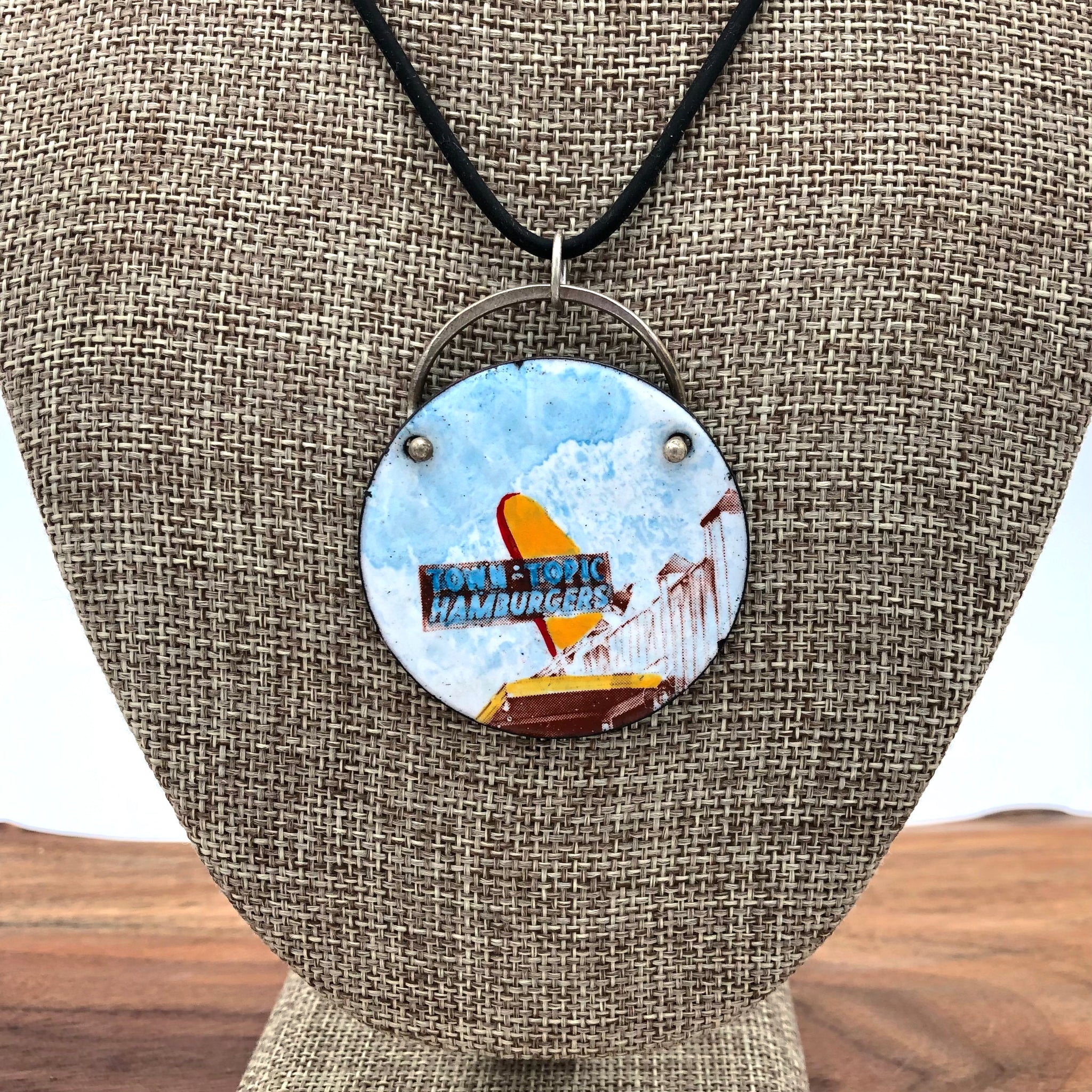 Denbow - Round Circle Necklace with Decal - assorted