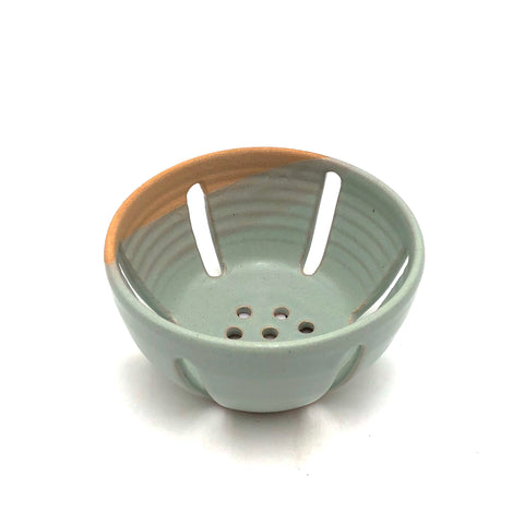 Hands On Ceramics - Stoneware Ceramic Berry Bowl (Buff Mint)
