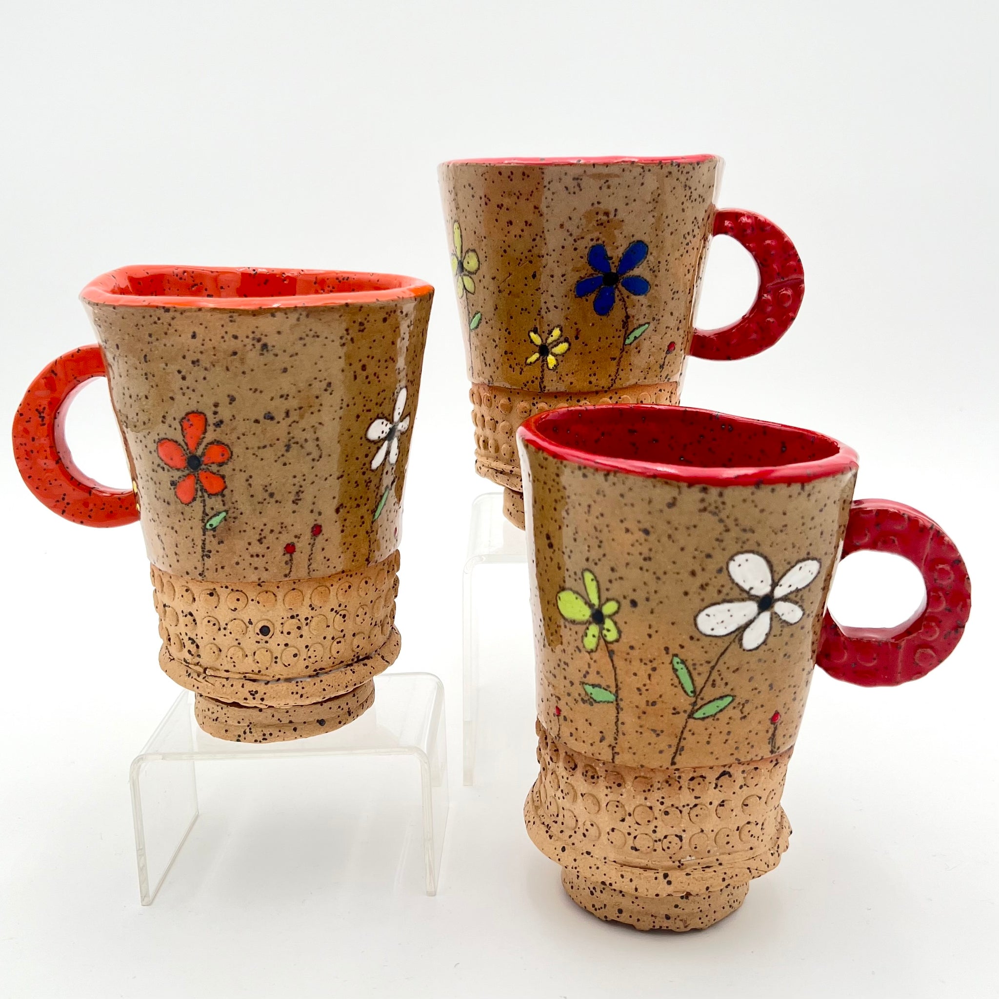 Sundell - Large Handled Mug - Textured Bottom with Flowers (Peppered Wheat)
