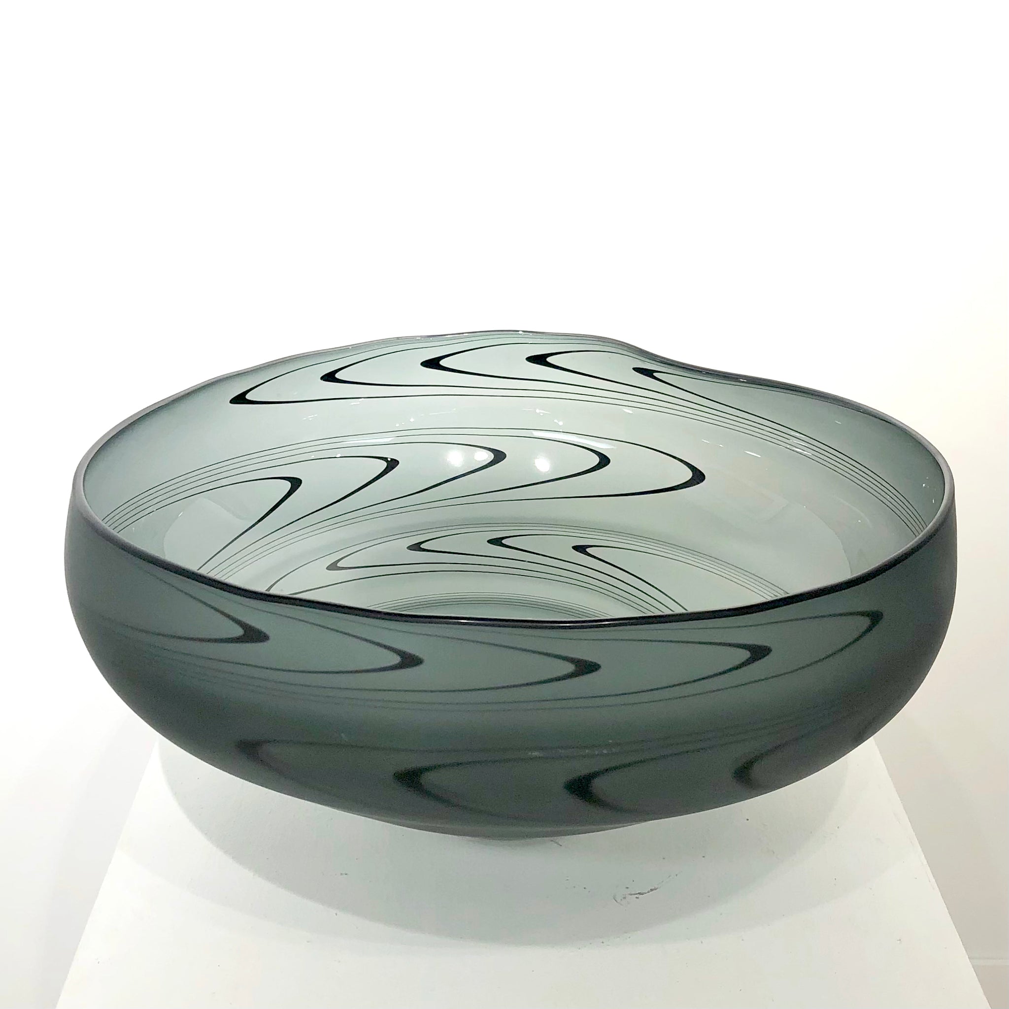 Welmo Glass Studio - Wavy bowl - black
