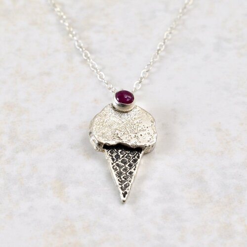 Chloeography - Necklace - I Scream for Ice Cream (Vanilla with Cherry) #ICENK-VANCHE